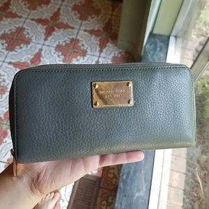 Michael Kors Zip Wallet